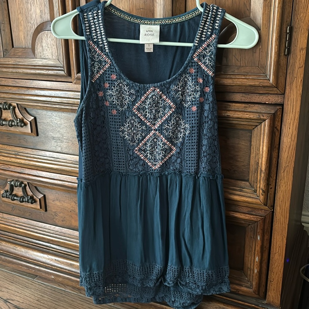 Blue Knox Rose sleeveless shirt